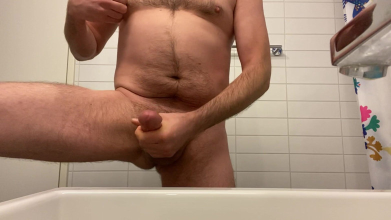 Beardedcummer: Nice cumshot from a hairy bear