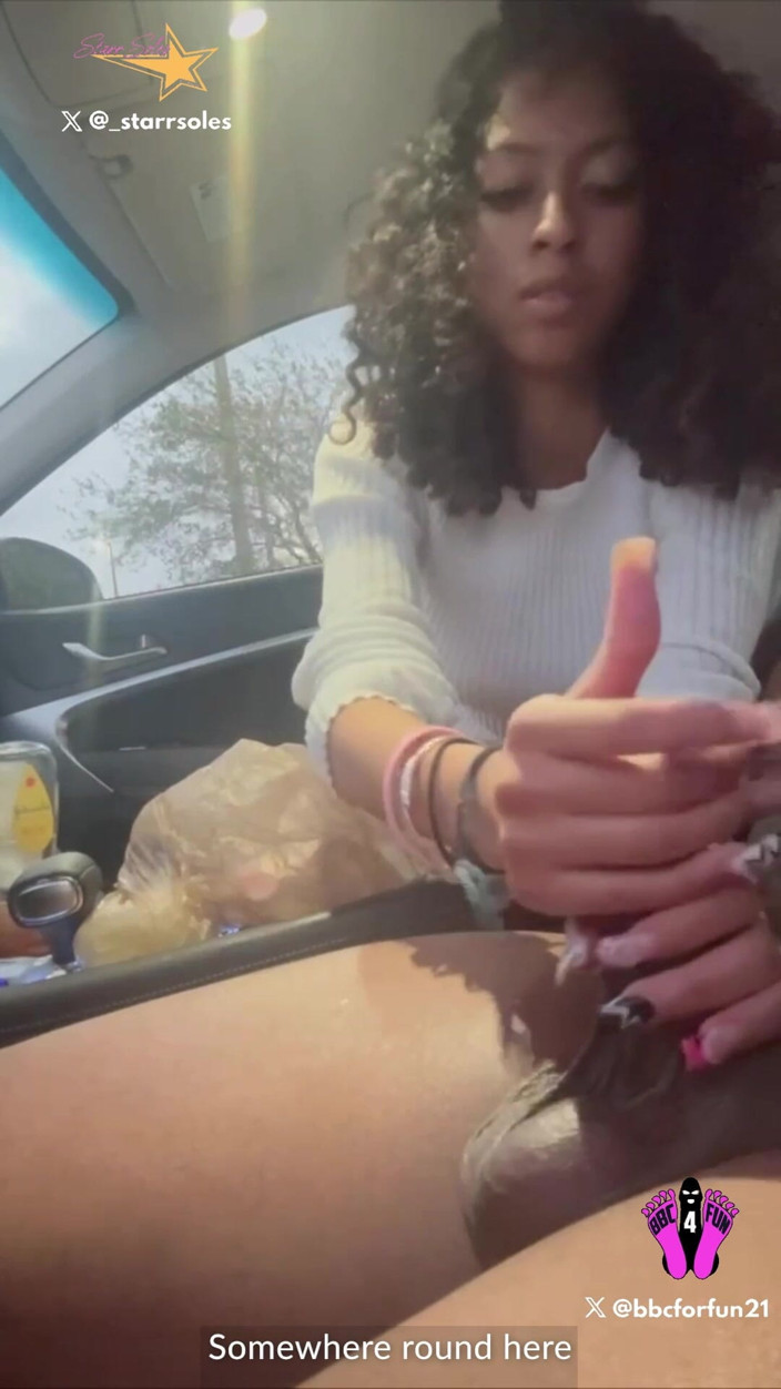 BBC4FUN: Une peau claire et sexy me fait un footjob qui...
