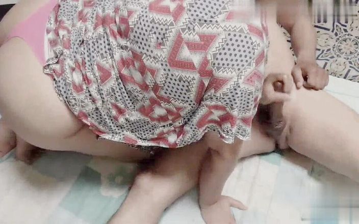 Sawsawiya: Я люблю большие члены, и я обожаю мужики, подойдя ко мне с моей красивой задницей, чтобы насладиться большим членом, идущим в мою задницу