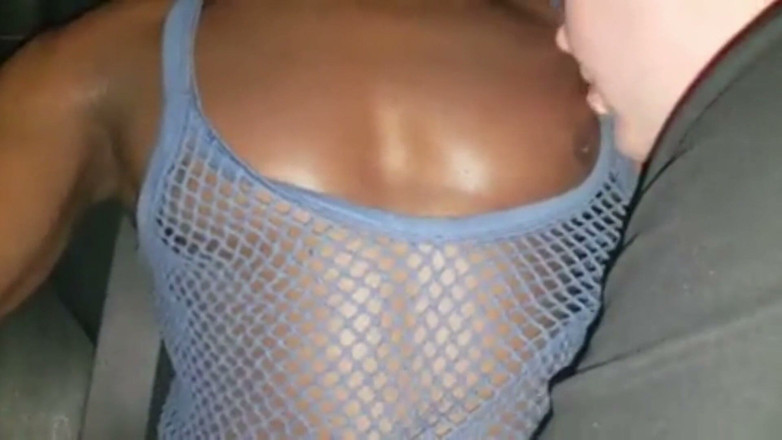 Real homemade BBW BBC porn: BBC乳首を吸うぽっちゃり系