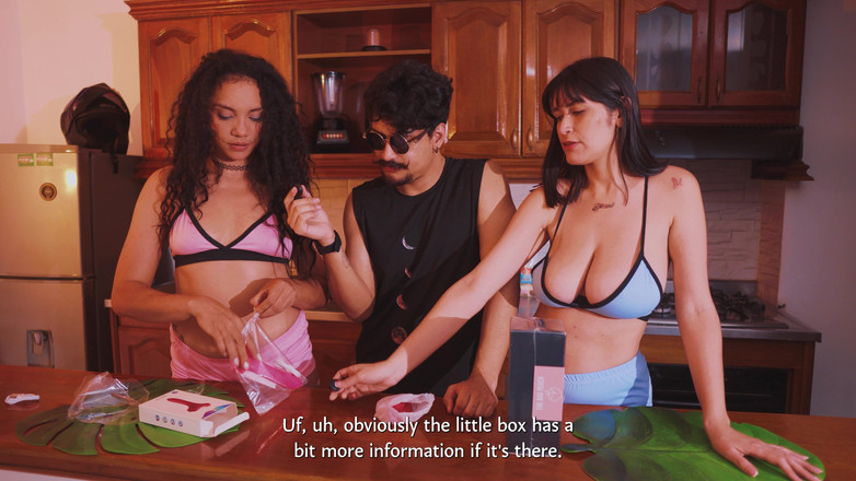 MvsteryGuy: Bu 2 Georgeous'un biraz yardımla boşalması (badpeach oyuncakları incelemesi)