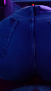 Doggystyle Szlifowanie jej duży tyłek w dżinsach