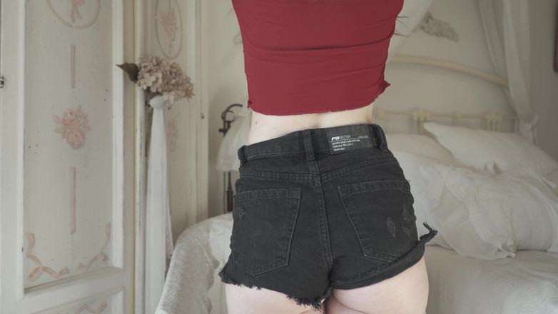 Dolls Cult: Urmărește-mă cum îmi mângâi pizda umedă și îmi sug vibratorul