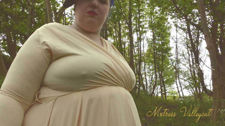 Mxtress Valleycat: Sanguine giantess walks you in the woods