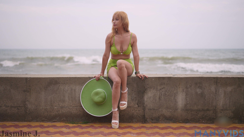 JasmineJ9966: Bikiny Buttplug 4K