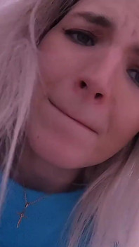 A Horny Stranger Girl Dragged the Delivery Man's Dick Into Her Pussy