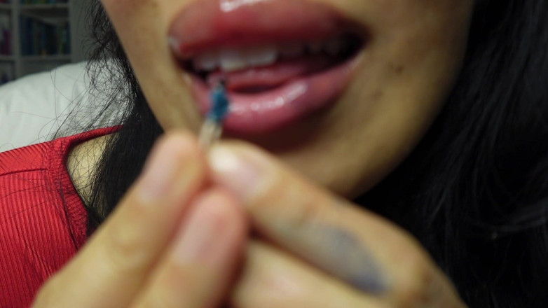Asmr_mouth: Cette géante aime te lécher et te sucer