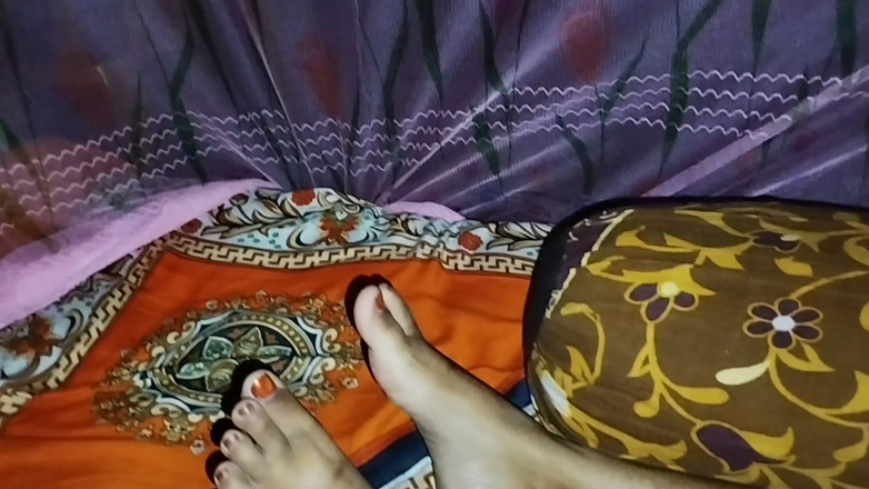 Deshi women: Vesnická dívka Těsná kundička venkovní sex video, Desi venkovní sex...