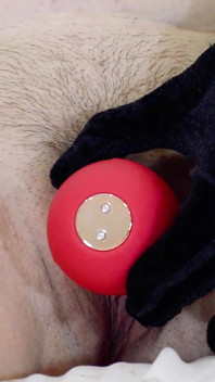 Cindy cincinnati - super eccitante milf si masturba con il vibratore rosa