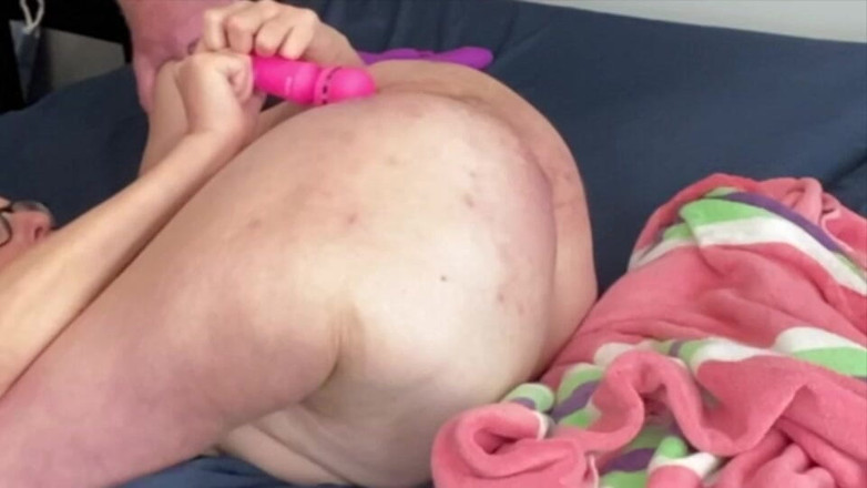 Squirting Senior: Kåt fru och man knullar närbild creampie