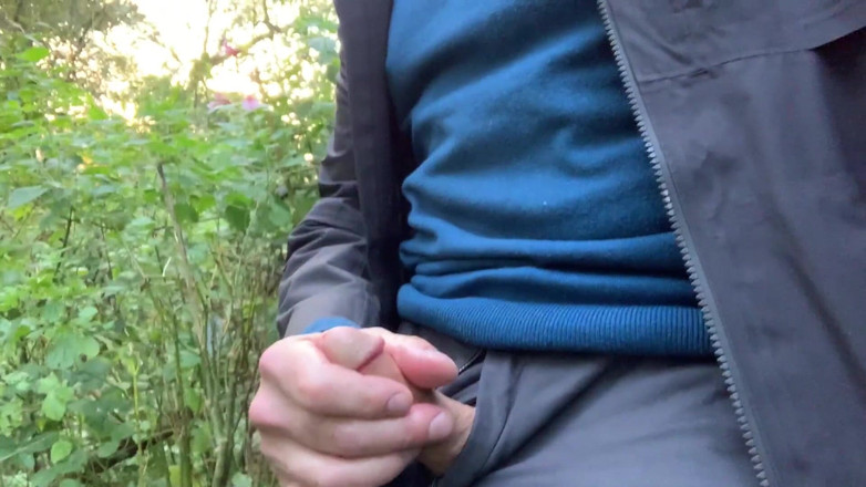 TJenner: Jerking off in outdoor