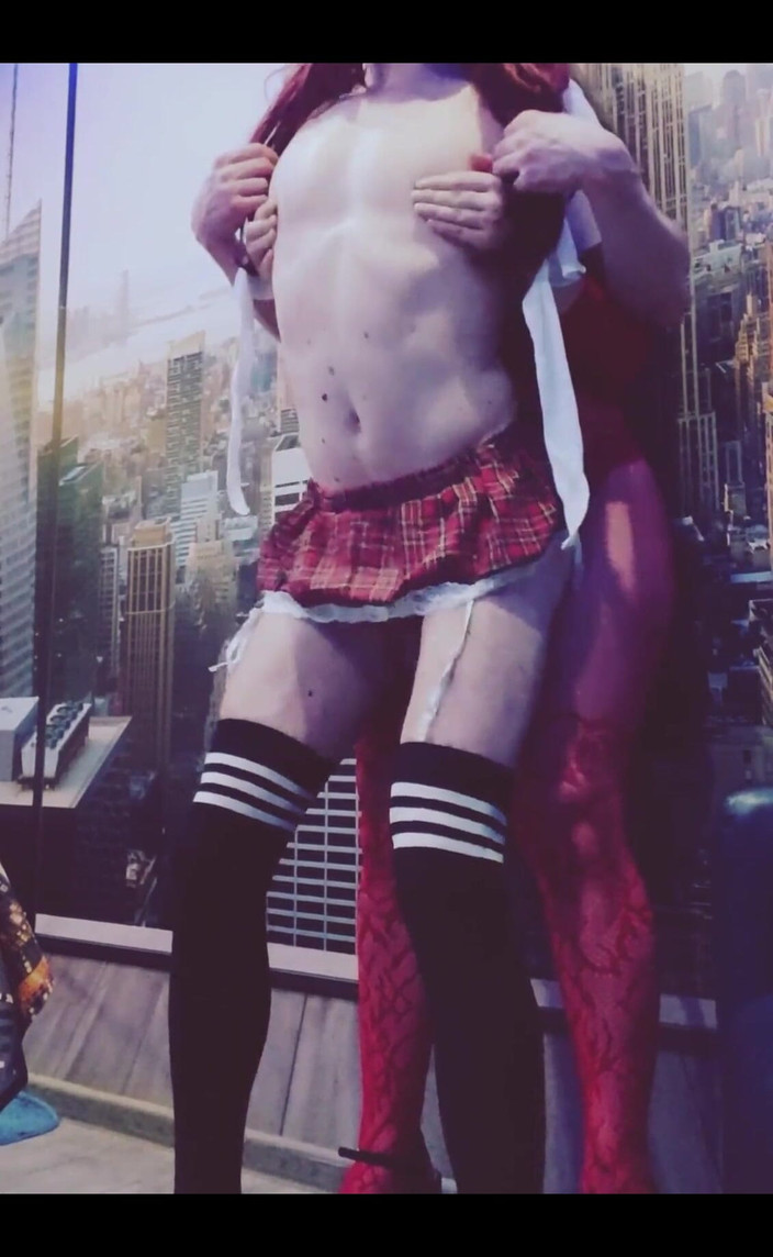 Sweet Juus: Jalang dalam stoking merah dengan pantat besar dikongkek jalang