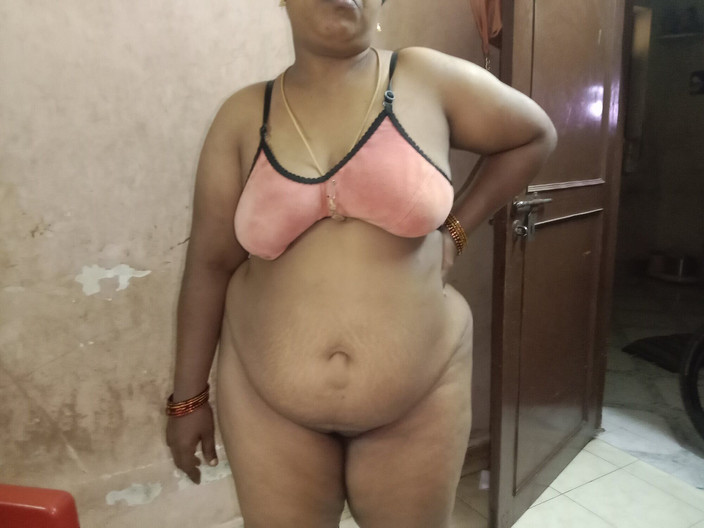 Tamil Anti Uma: Chị dâu tôi đã cho thấy bộ ngực của cô ấy theo...