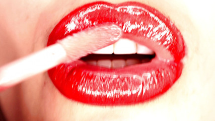 Goddess Misha Goldy: 4k lippenlippen toepassen & roken en spugen fetisj