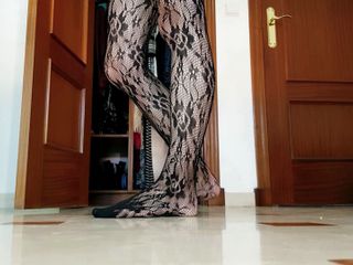 Mila Lewis: Sexy feet modelling nylon stockings