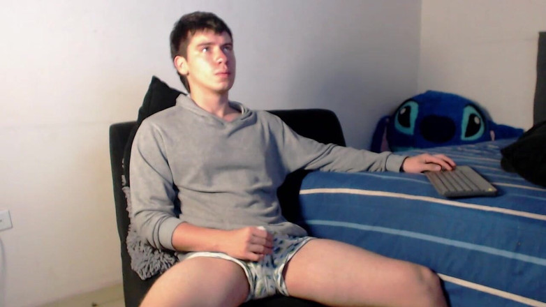 Icyhot707: Latino cu un penis delicios de 18 cm lungime