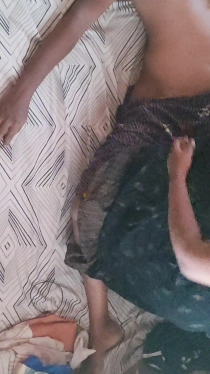 Realmallucouplevlog: 印度女人在床上享受浪漫的性爱并获得幸福的结局