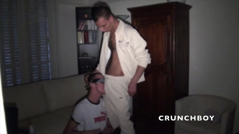 Sneaker gay: Slut fucked by dadboy in sneakers and jogging