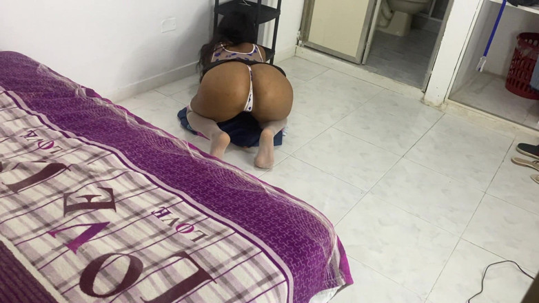 jazminemaloneok: 내 새엄마를 가드에서 붙잡고 속옷을 보여줘