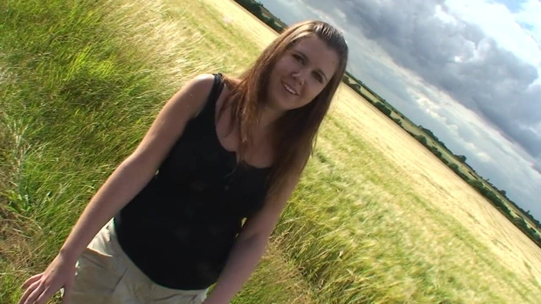 Digi Creationsxxx: British slut gives BBC bj to a stranger outdoors