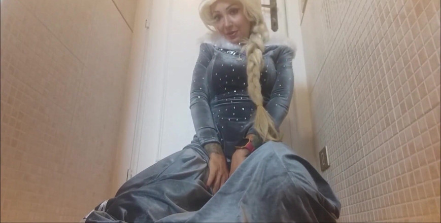 savannahamatoriale: Queen Elsa Naked Offer to Ya Her Ass! She's Not...