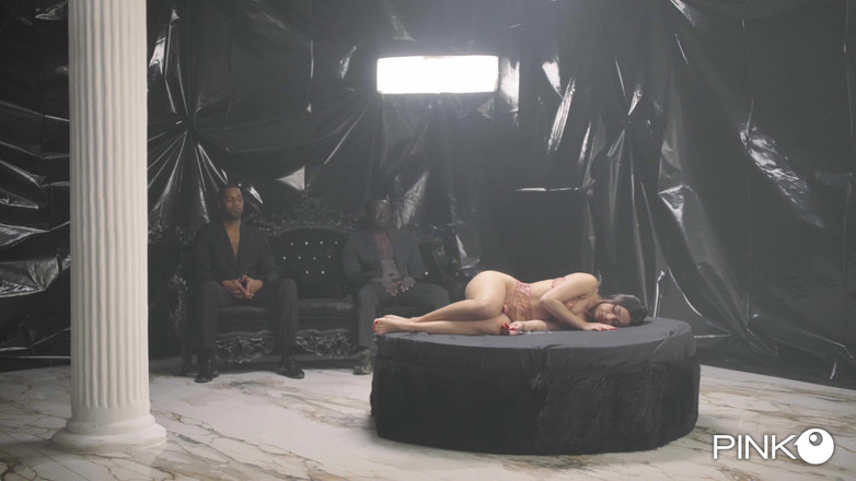 Pinko Club: Мартина, Никотавр и Два Блэка, чтобы заставить её брызгать от удовольствия в DP