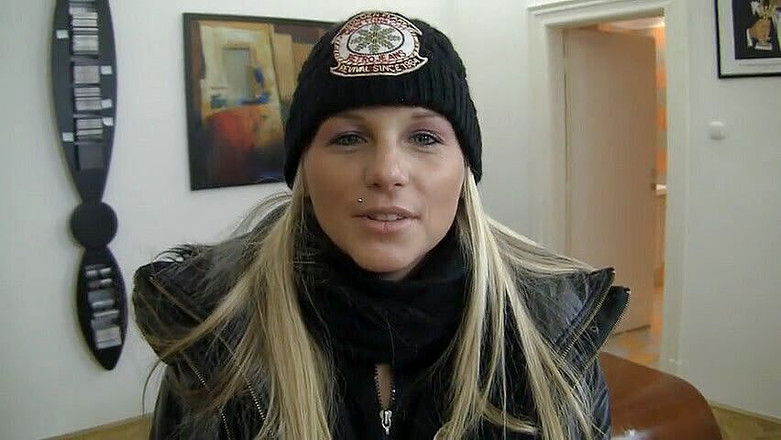 Rocco Siffredi porn: 金发荡妇吮吸并骑乘又大又硬的王