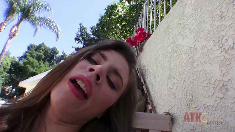 Classic ATK Babes: Anya Olsen è pronta