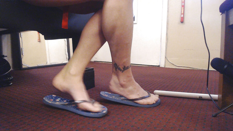 Abby Anna: ASMR infradito schiaffeggia palloncini blu