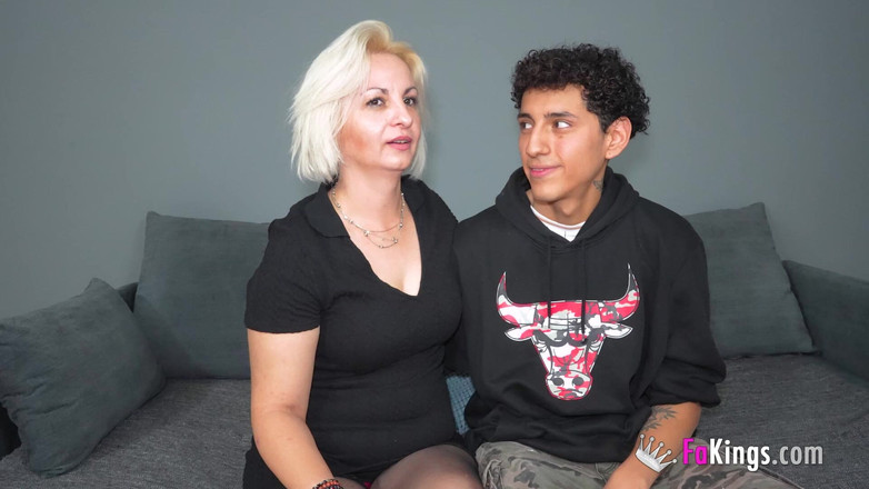 FAKings: Une maman divorcée se lâche : la douce Lolly baise maintenant...