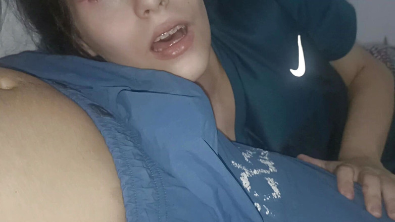 Natasxha: 발정난 의붓여동생이 나에게 사정할 때까지 맛있는 오럴을 받다