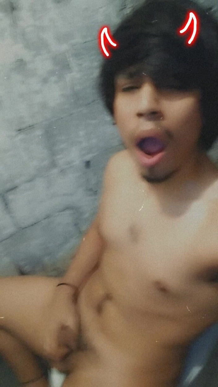 AlexAlejandro13: トイレの熱い悪魔