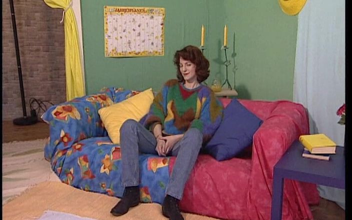 YOUR FIRST PORN: Ich Habe Meine Pussy Nie Rasiert - viola nunca he afeitado...