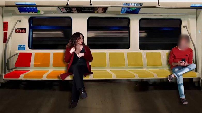 LadyRoma: Я мастурбую незнайомця в поїзді, поки мій чоловік знімає все