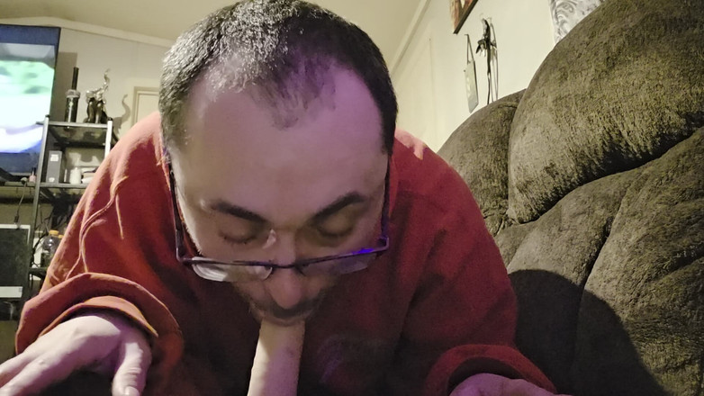 Little Donovan: Io che succhio il mio dildo