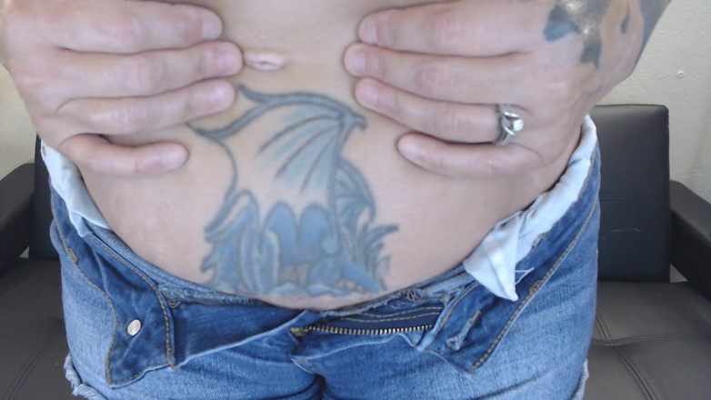 Abby Anna: Belly button digging stretching finger'n