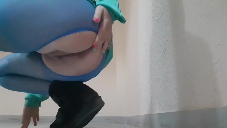 Putana dreams: Woow look she going outside without panties sexy ass and...