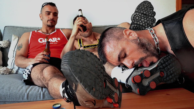 Brady Massage: Threesome with Leather and Rubber