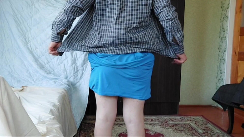 Kitty_Cross: 男孩到女孩人妖蓝色裙子白腿