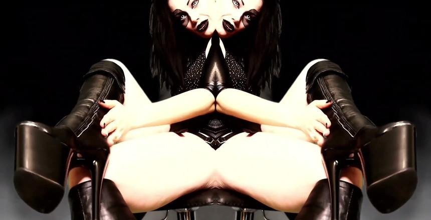 Goddess Misha Goldy: 你害怕，因为我现在可以读懂你的思想，发现你的幻想了。事实上，我立即知道你的终极幻想是什么