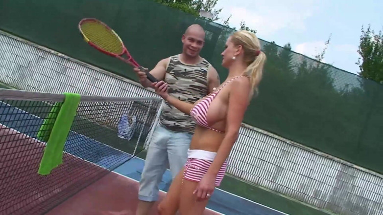 Public Entertainment: Blonde milf with huge boobs gets fucked outdoors