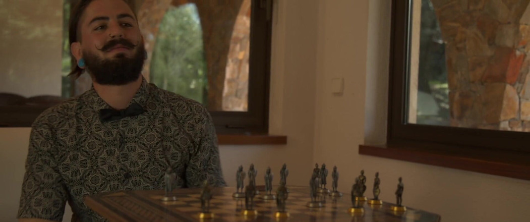 Verso Cinema: Strip chess games