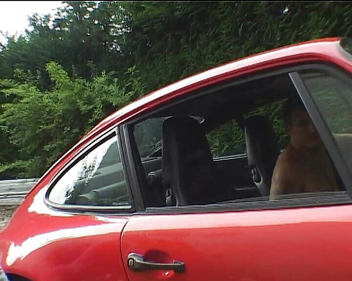 Planete Francaise: ホットなフランス人ベイブは、洗車後に彼女のライディングスキルを示しています