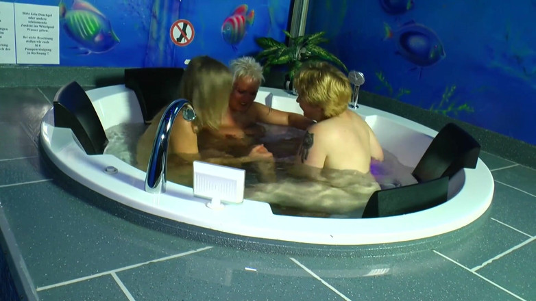 Lesbian Stories: Mature bbw sluts fingering in jacuzzi