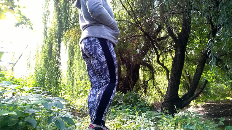Elena: Russian MILF with a gorgeous ass pisses a lot in...