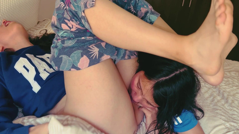 scarlettandc: Lesbians Fucking