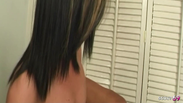 Shemale TS Collection: La trans asiatica magra fa sesso anale con il preservativo...