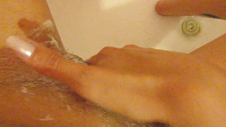 Cuteblonde666: 私の大きなクリトリス毛むくじゃらの猫を洗う