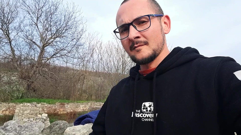 Aerostar: 今日は野外小便がいっぱいでけいれん