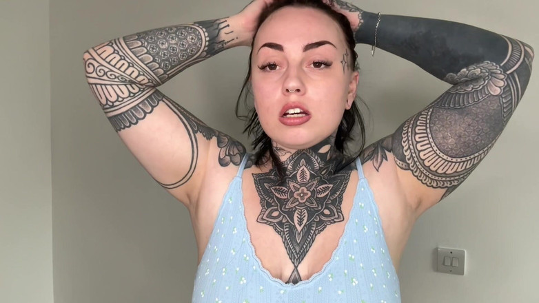 Miss Valentina: हटाएं टिंडर डाउनलोड ग्राइंडर